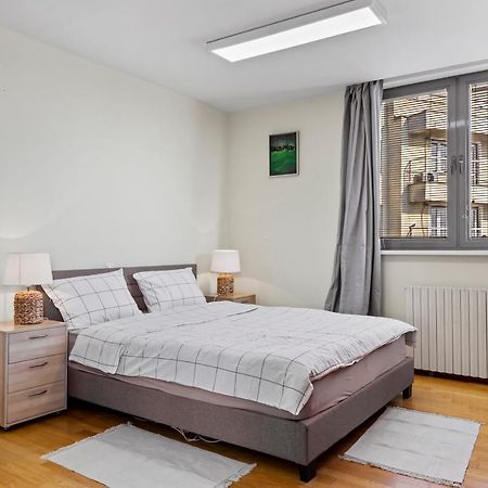 125 Sqm Family Friendly With Kids Room Bukarest Kültér fotó
