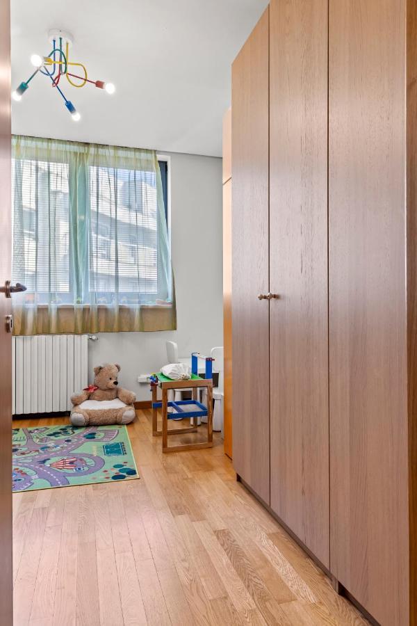 125 Sqm Family Friendly With Kids Room Bukarest Kültér fotó