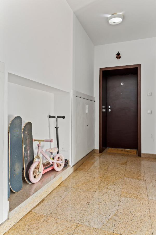 125 Sqm Family Friendly With Kids Room Bukarest Kültér fotó