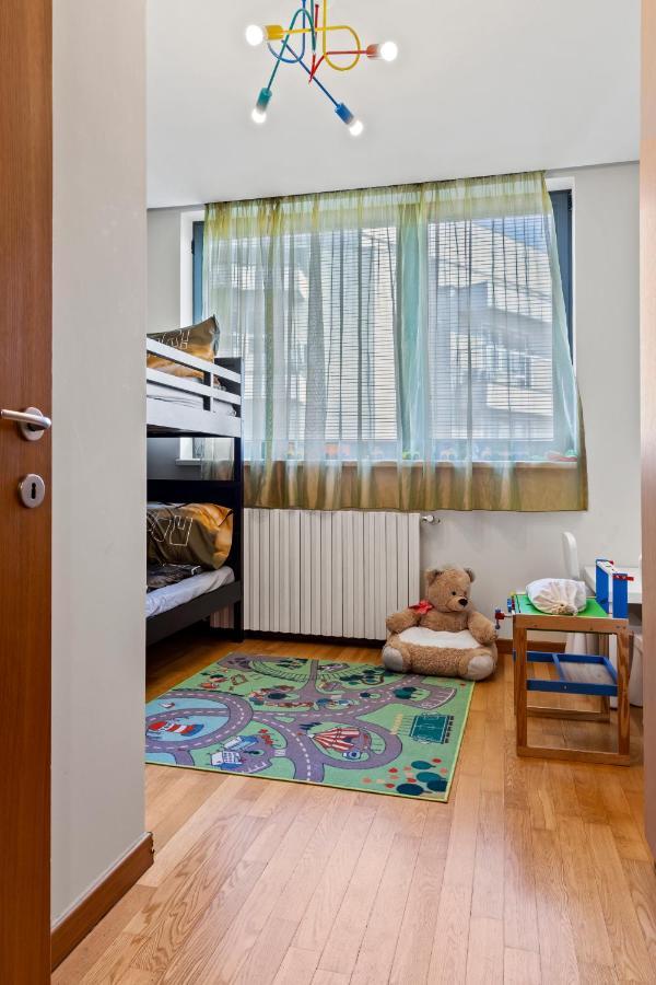 125 Sqm Family Friendly With Kids Room Bukarest Kültér fotó