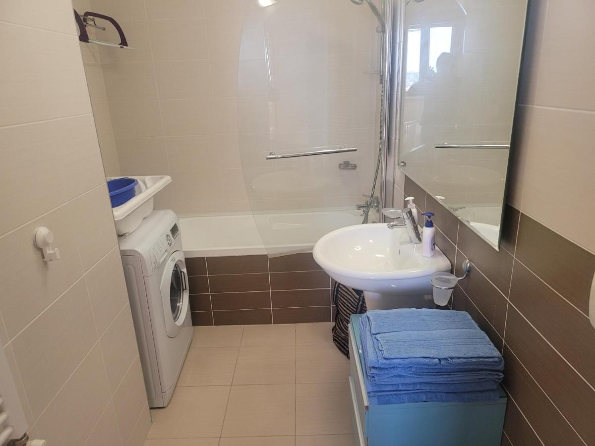 125 Sqm Family Friendly With Kids Room Bukarest Kültér fotó