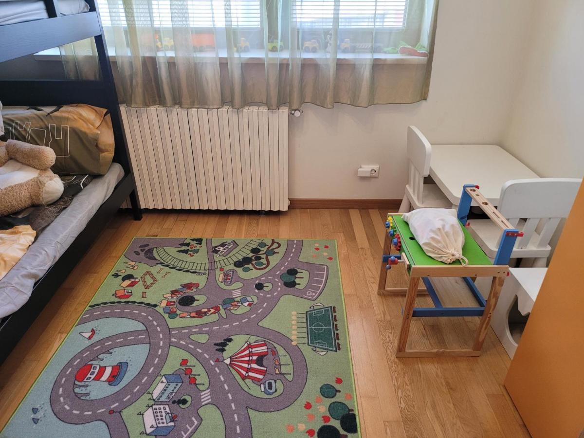 125 Sqm Family Friendly With Kids Room Bukarest Kültér fotó