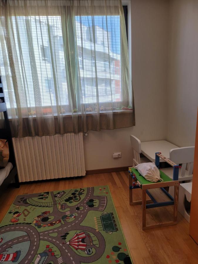 125 Sqm Family Friendly With Kids Room Bukarest Kültér fotó